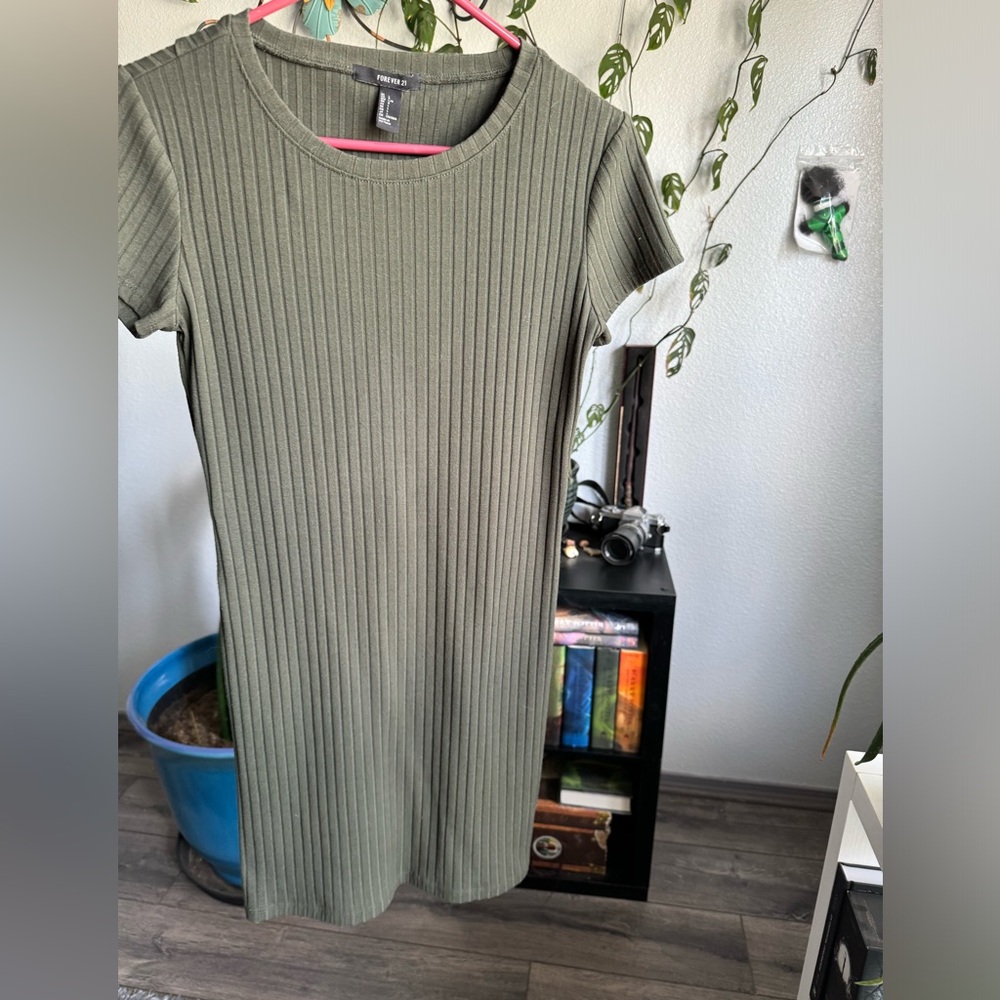 Forest green dress fits snug
